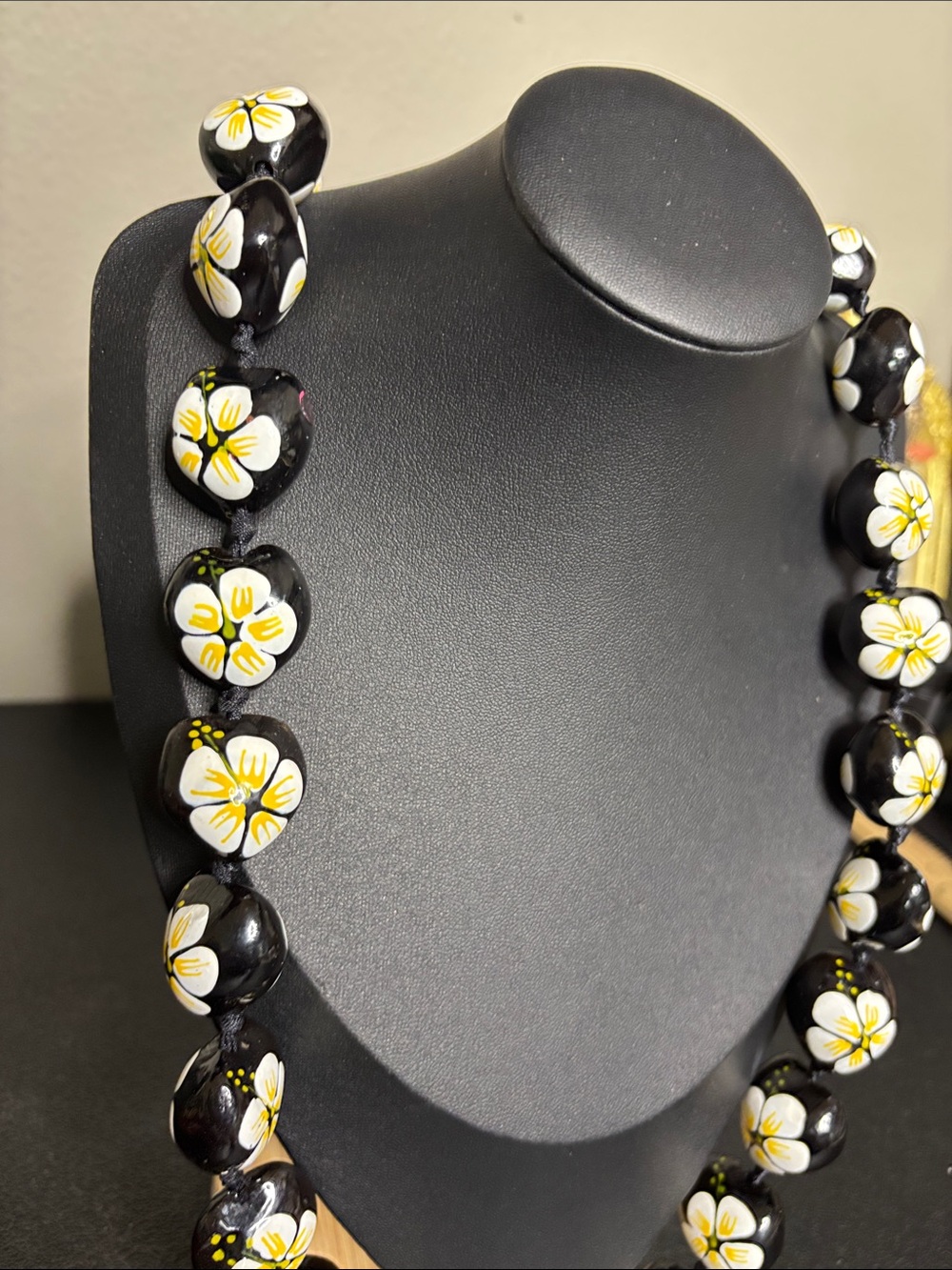 Handcrafted Hand Painted Coconut Black Floral Bead Necklace Hawaii - Picture 2 of 6